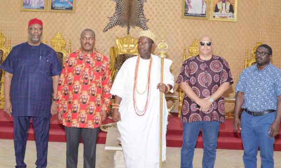 Angolan Ambassador to Nigeria pays homage to Eze Ana-Ukwu